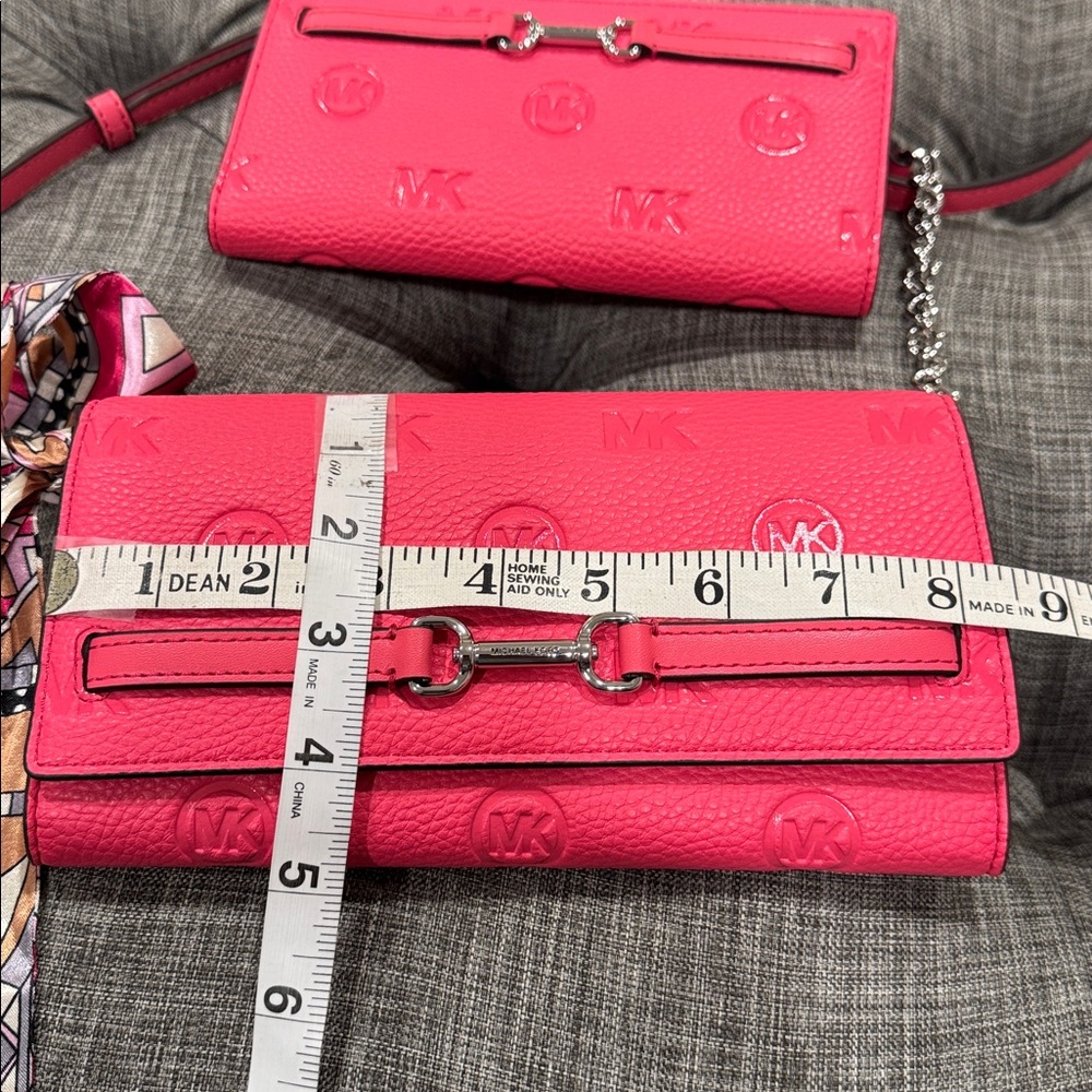 Michael Kors Bag Carson Pink Leather Embossed Logo Crossbody Wallet Set - Picture 17 of 17